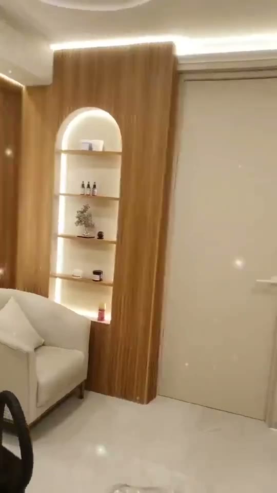 Interior de una clínica implementada por nuestro equipo, con mobiliario y acabados terminados